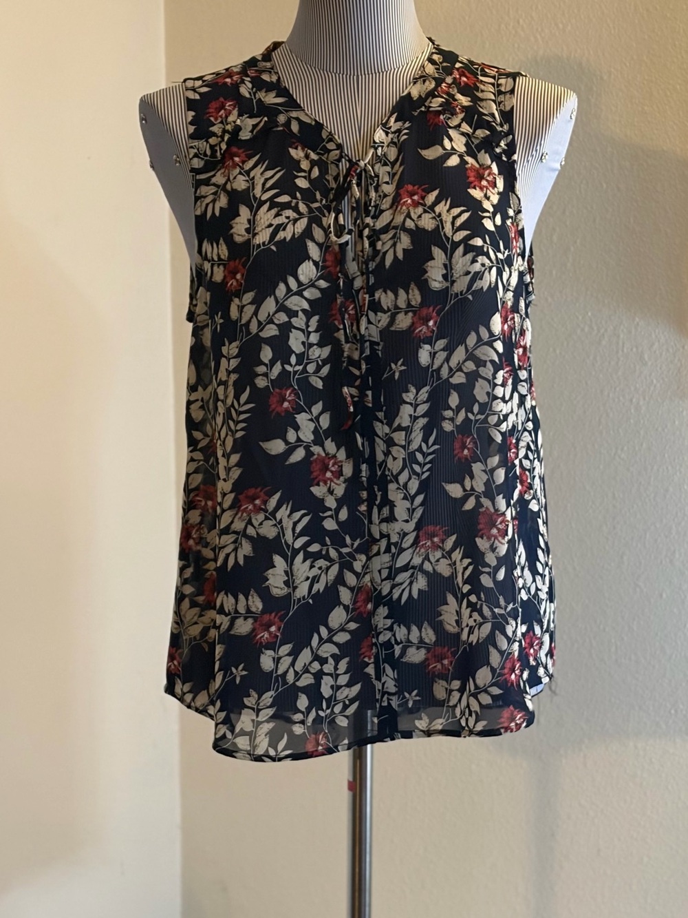 fun 2 fun Navy Floral Lace-Up Sleeveless Camisole